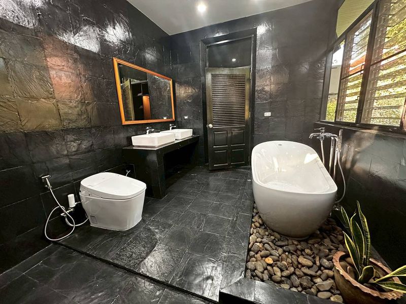 Large Vacation Home with Private Pool 8