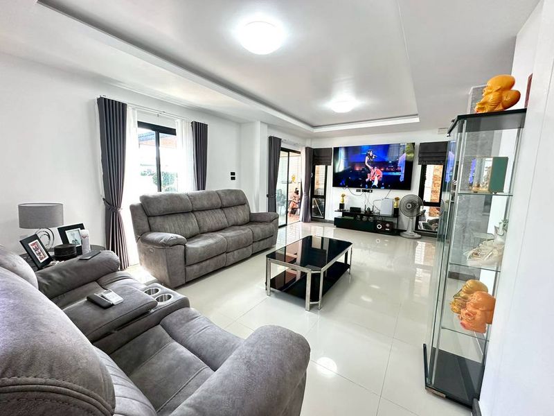 ขายบ้านพร้อมสระ บางเสร่-แยกเจ 6