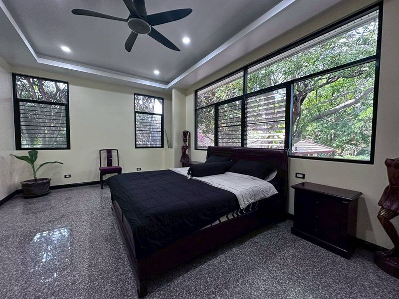 Large Vacation Home with Private Pool 9