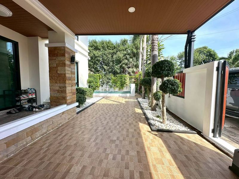 ขายบ้านพร้อมสระ บางเสร่-แยกเจ 16